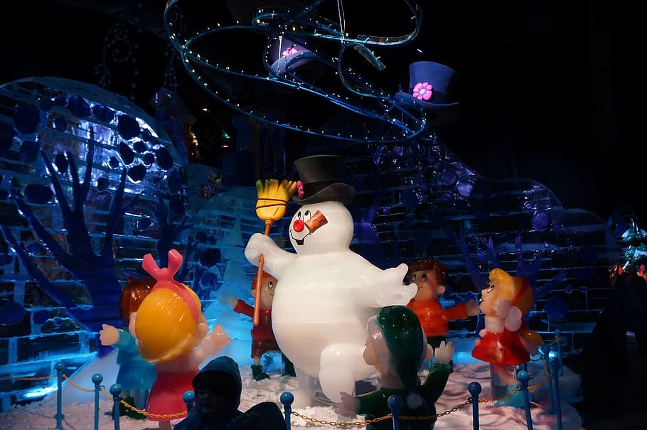 snowman, holding, broom decor, ice exhibit, gaylord palms hotel, orlando, frosty the snowman, frozen, outside, cold