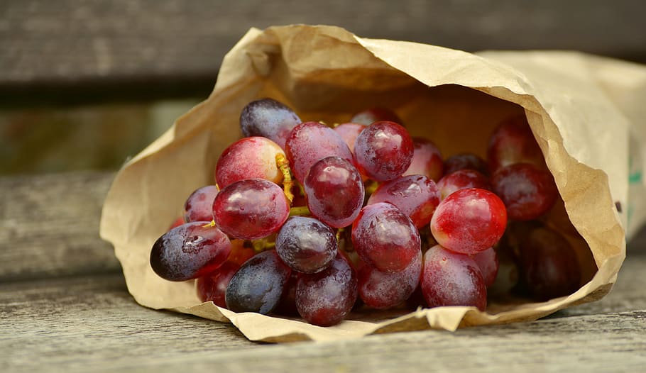 frutas de uva, marrón, bolsa de papel, uvas, uvas rojas, bolsa, uvas azules, fruta, frutas, comida y bebida