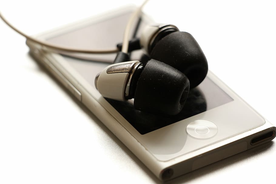 black, canalbuds, ipod touch, i-pod, mp3 player, in-ears, headphones, listen to music, listen, earphones