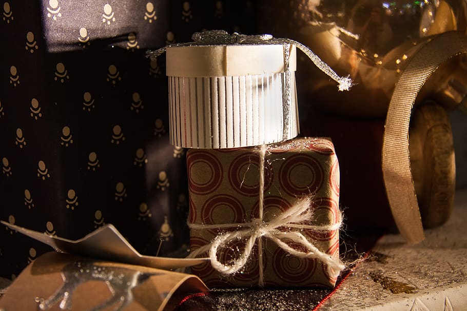 Natal, hadiah, bingkisan hadiah, kejutan, tidak ada orang, hadiah natal, pita, kertas kado, wadah, pita - barang menjahit
