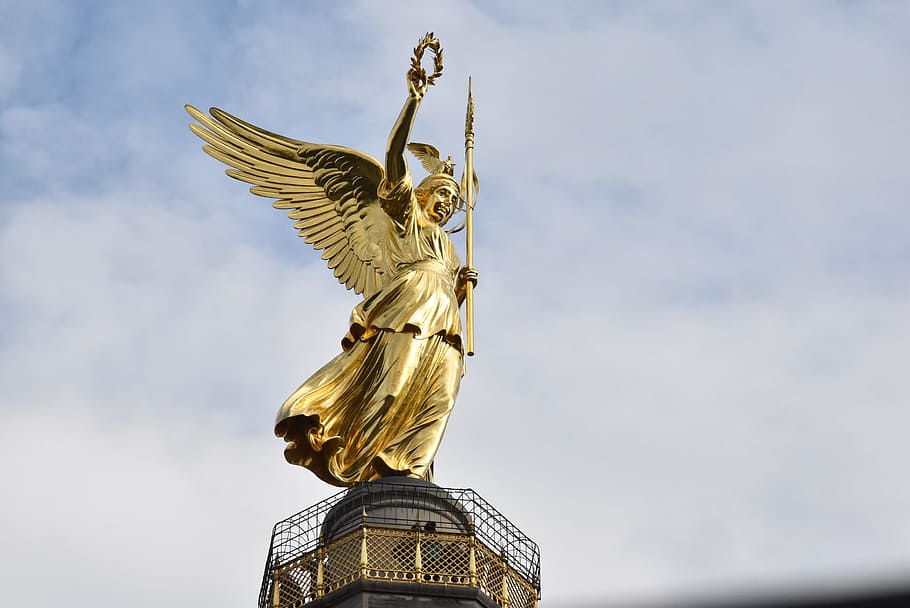 ángel de color dorado, sosteniendo, estatua del personal, durante el día, Berlín, Alemania, Europa, Arquitectura, hito, europeo