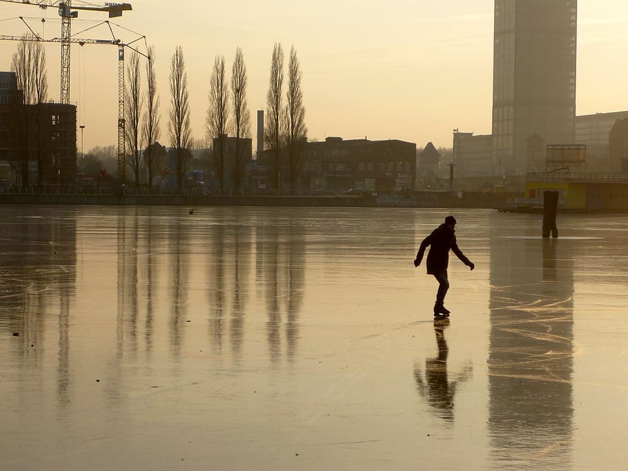 persona, para caminar, piso, bahía de Rummelsburg, Berlín, invierno, hielo, patinar, patinador, reflexión
