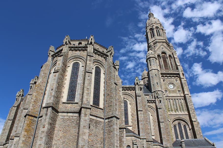 saint-laurent-sur-sèvre, igreja, são luis mary grignion de montfort, céu azul, céu, frança, torre, vista de ângulo baixo, arquitetura, crença