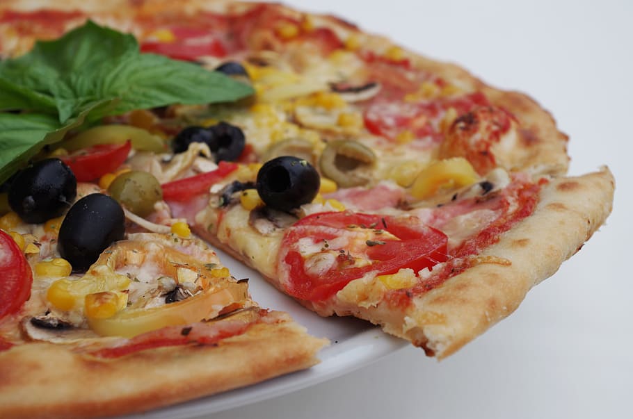 one, slice, whole, pizza, basil, olives, meal, odkrojená, cheese, food