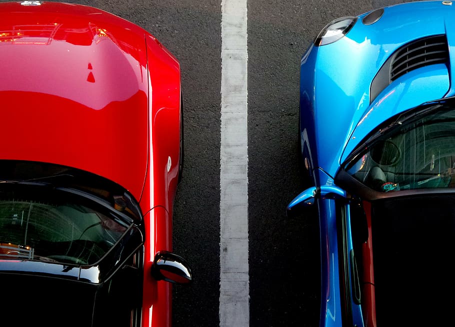 udara, fotografi, dua, merah, biru, mobil, jalan raya, parkir, diparkir, ganda