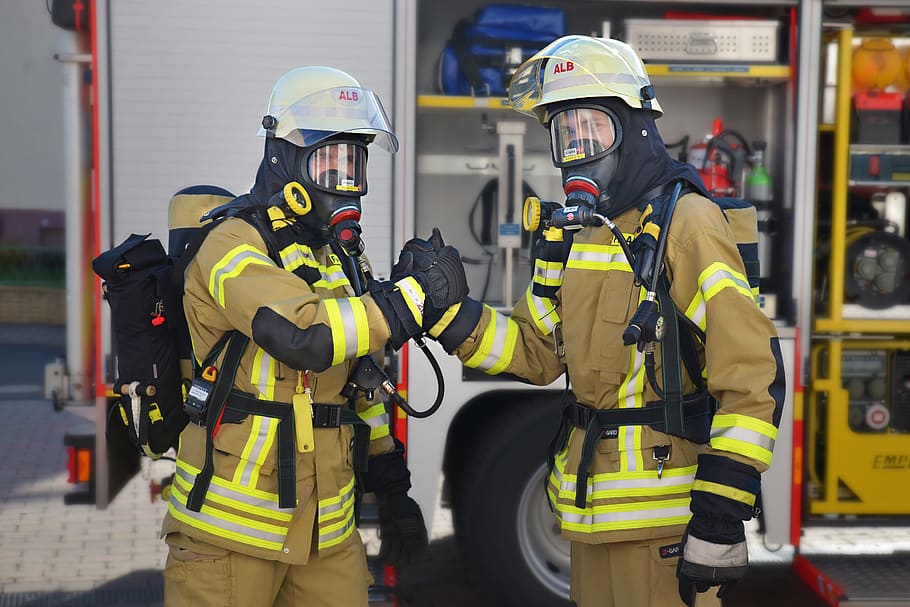 fire fighter, respirators carrier, fire, firefighters, compressed air respirator, held, equipment, respiratory protection, breathing air, kameraden