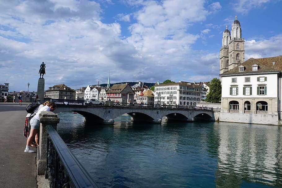 Zurich, Suiza, Limmat, río, agua, Sechseläutenplatz, lago, Lindenhof, campanario, centro histórico