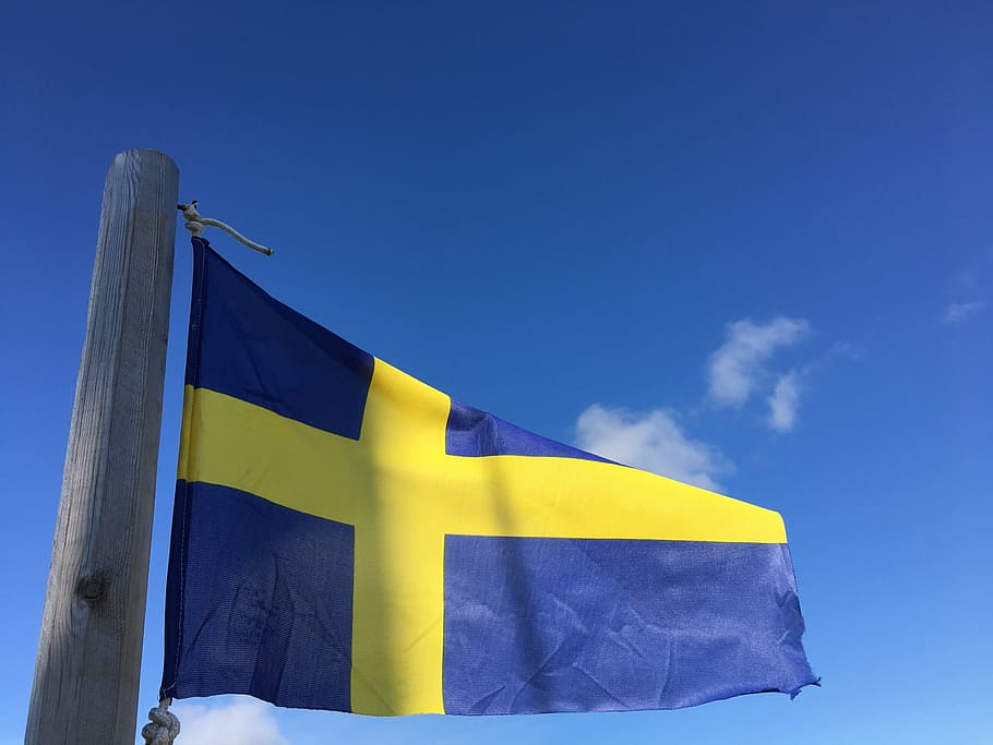 la bandera sueca, moscas, palanca de bandera, bandera, nórdico, suecia, símbolo, cielo, amarillo, azul