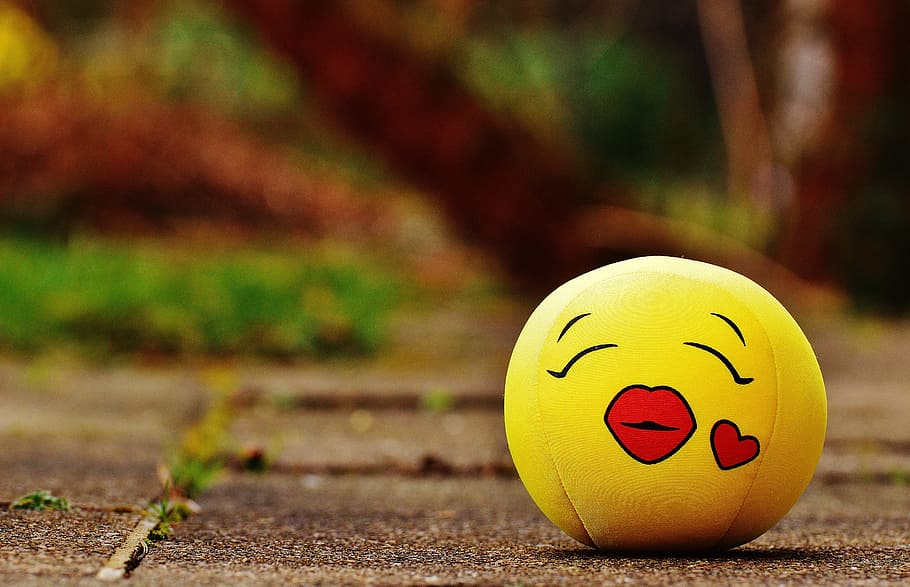 Smiley, Kiss, Heart, Love, valentine's day, funny, yellow, sweet, cute, face
