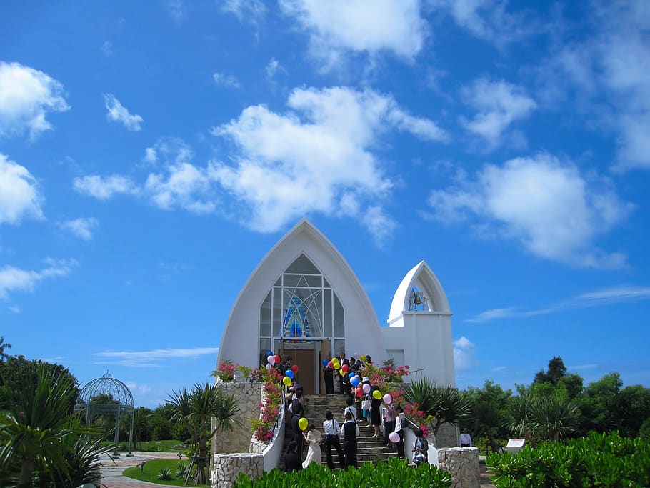 pulau Ishigaki, gereja, pernikahan, balon, bugenvil, kaca berwarna, buket, langit biru, awan, okinawa