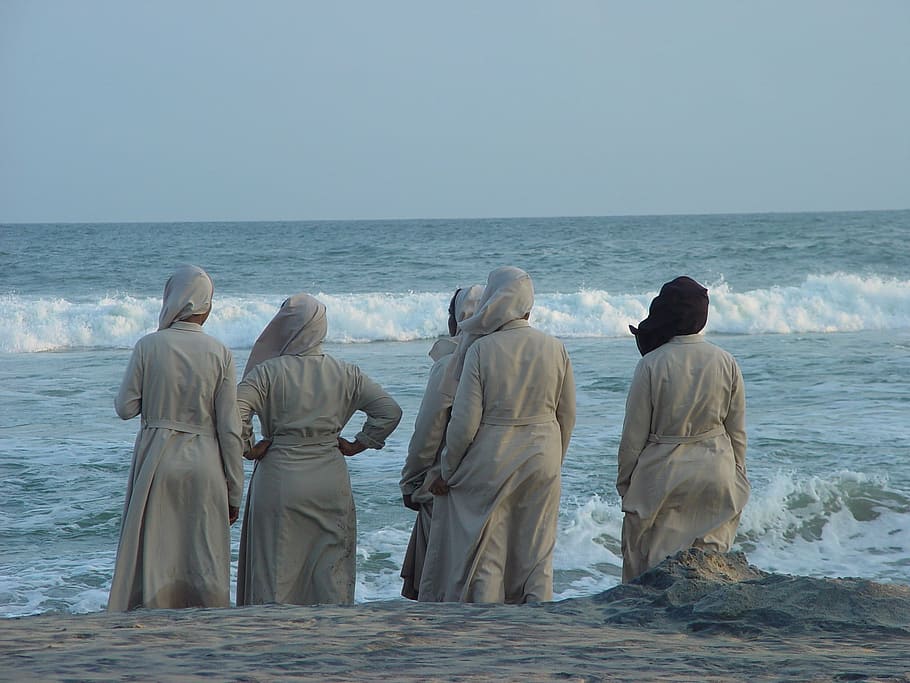 インド, 修道女, 海, 信じて, 宗教, 水, 背面図, 水面上の地平線, 実在の人々, 人々のグループ