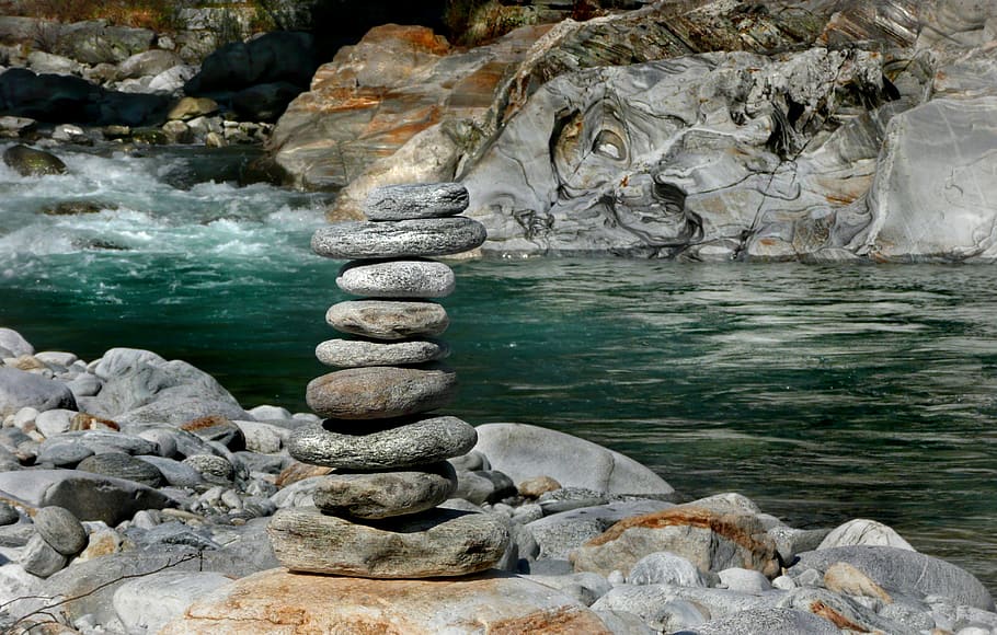 equilibrar rocha, seletivo, fotografia de foco, monte de pedras, água branca, rocha, vale maggia, ticino, objeto de rocha, água