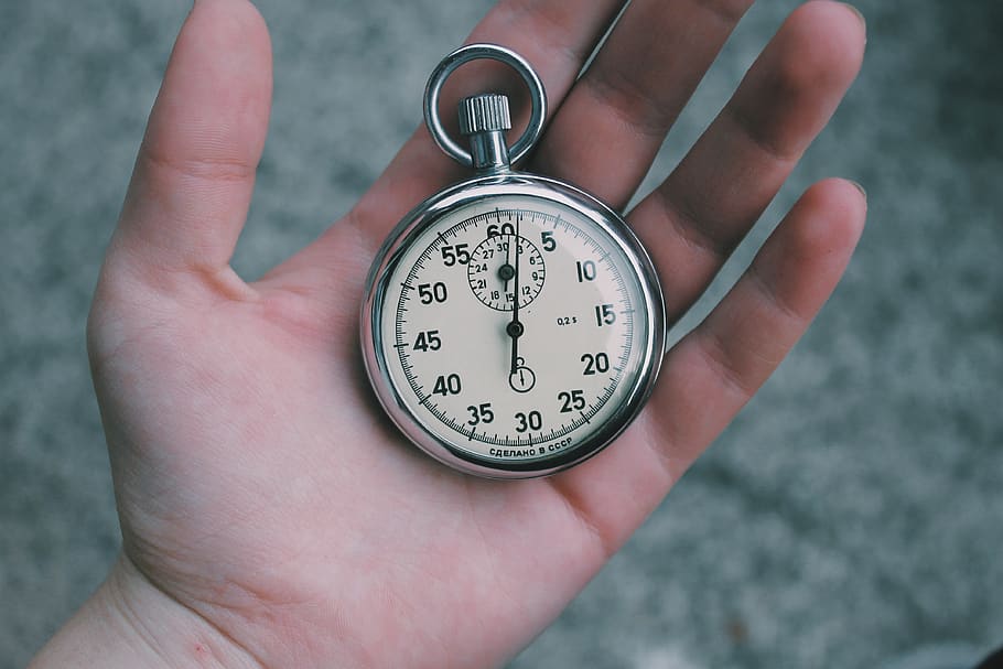 reloj de bolsillo, reloj, hora, mano, parte del cuerpo humano, mano humana, tenencia, una persona, tiempo, número