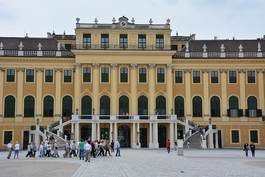 palácio de schönbrunn, viena, em, palácio, plano de fundo, áustria, exterior do edifício, arquitetura, estrutura construída, grupo de pessoas