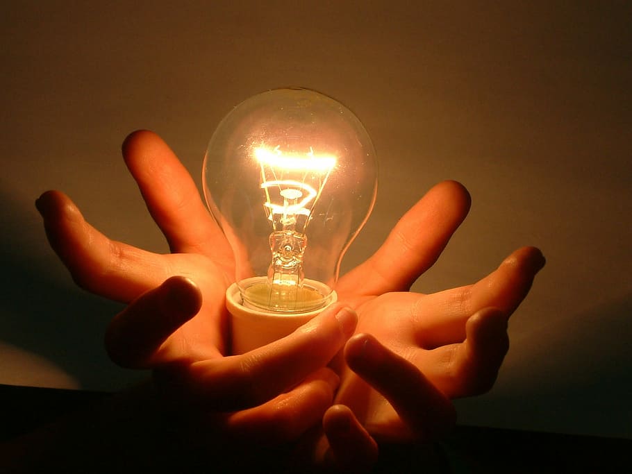 Luz, mãos, bulbo, brilhante, eletricidade, brilhando, lâmpada, mão humana, parte do corpo humano, equipamento de iluminação