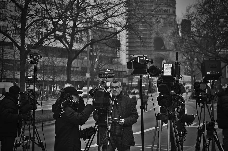 berlin, christmas market, assassination attempt, news, 2016, stop, reporting, reporter, cameras, tv