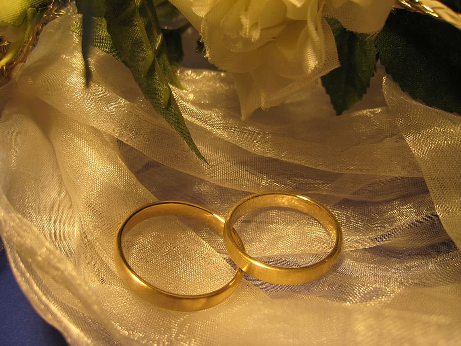 2, 金色のリング, 白, テキスタイル, 結婚式, リング, 愛, 一緒に, 前に, ジュエリー