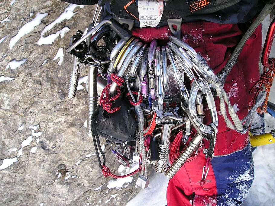equipo, protección contra hielo, carabina, calzos, seguridad móvil, amigos, quickdraw, escalada en hielo, alpinismo, bergsport