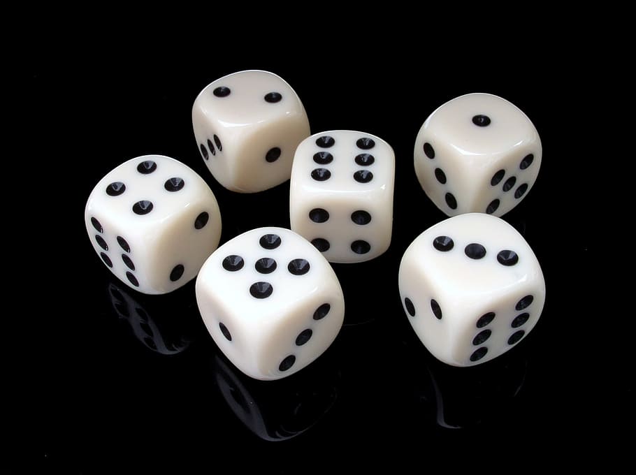 seis dados blancos, cubo, seis, juegos de azar, jugar, dados de la suerte, velocidad instantánea, cubo de juego, dados, juego