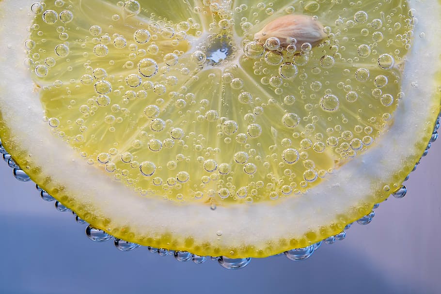 macro photography, sliced, lemon, carbonated drink, slice of lemon, small bubbles, in the water, wet, beads, beaded