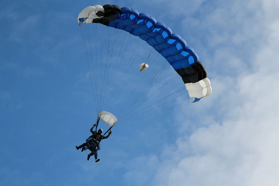 hombre, azul, blanco, paracaídas, aventura, dom, diversión, saltar, arriesgado, paracaidista