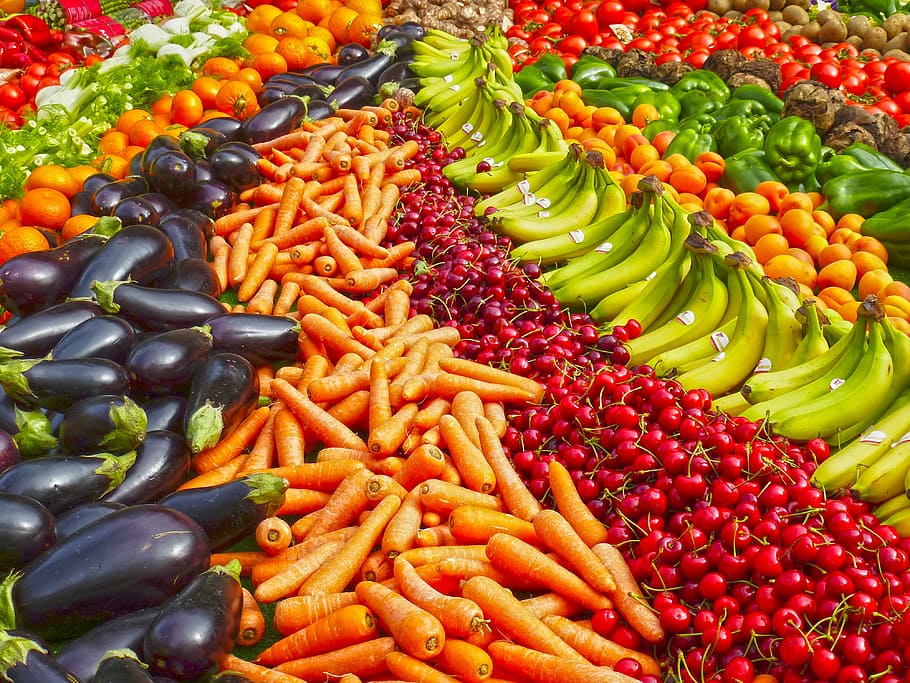 variedad de verduras, frutería, fruta, plátano, plátanos, tienda, zanahorias, berenjenas, cerezas, mercado