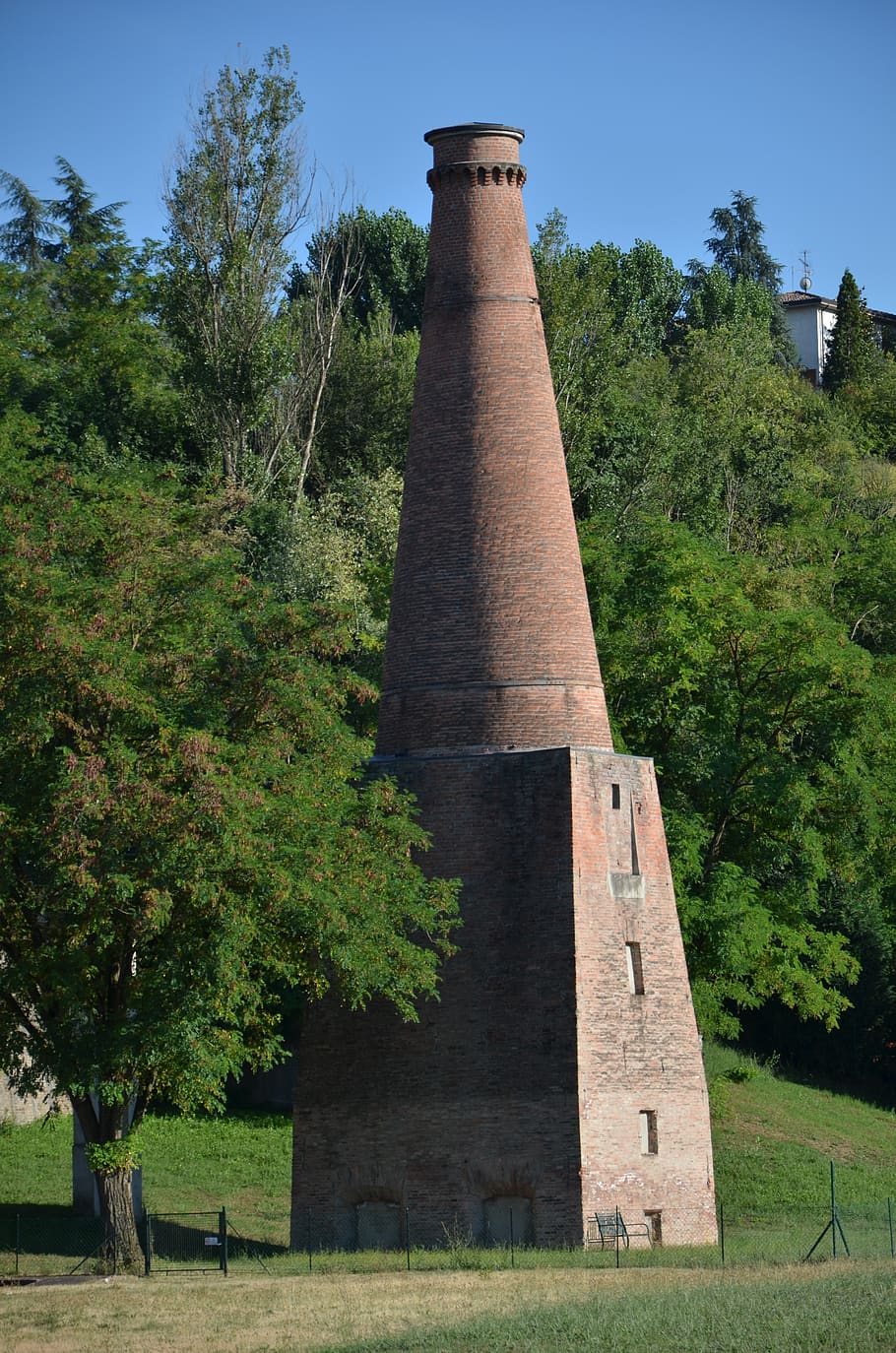 Tower bricks. Башня БРИКС. Трубы в архитектуре.