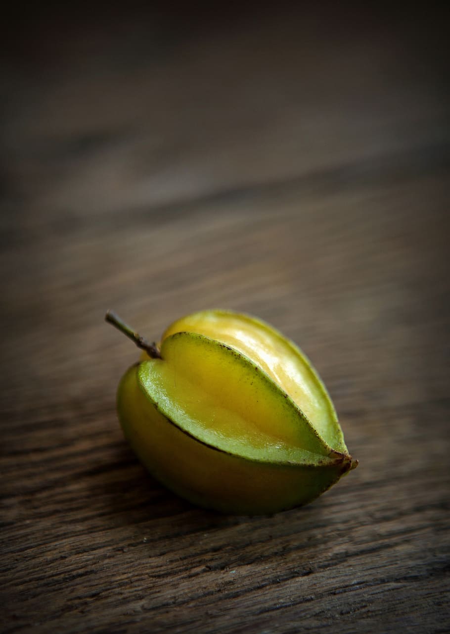 Звездное яблоко. Звёздное яблоко. Star Apple фрукт. Тропическое яблоко. Фотография звездного яблока.