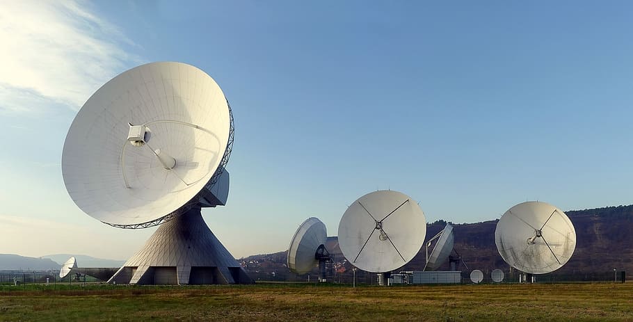 white satellite receivers, radar dish, radar, earth station, fuchsstadt, reception, send, received on, broadcast, antennas