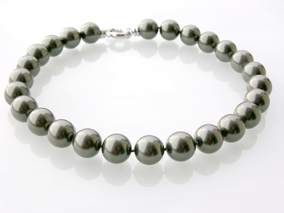 tahiti pearl necklace, flawless, beads, jewellery, studio shot, white background, circle, pearl jewelry, geometric shape, cut out