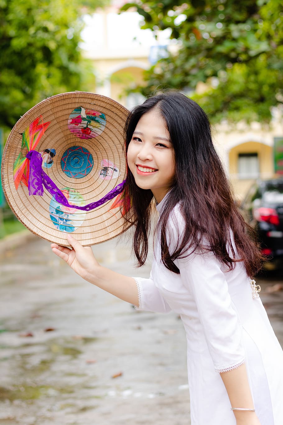 vietnamese, vietnam girl, teacher, aodai, girl, one person, real people, smiling, leisure activity, focus on foreground