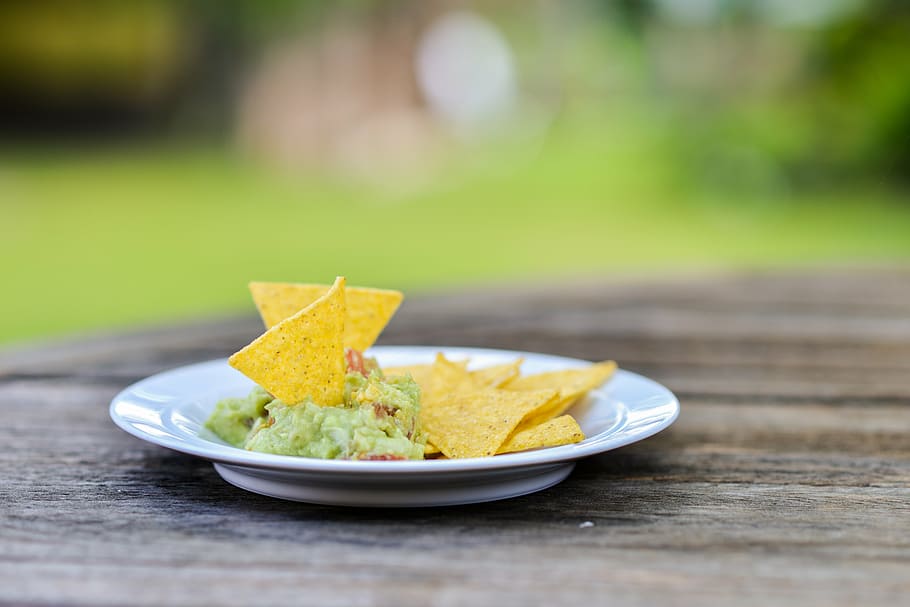 selective, focus photography, chip, white, ceramic, plate, snack, nachos, guacamole, mexican