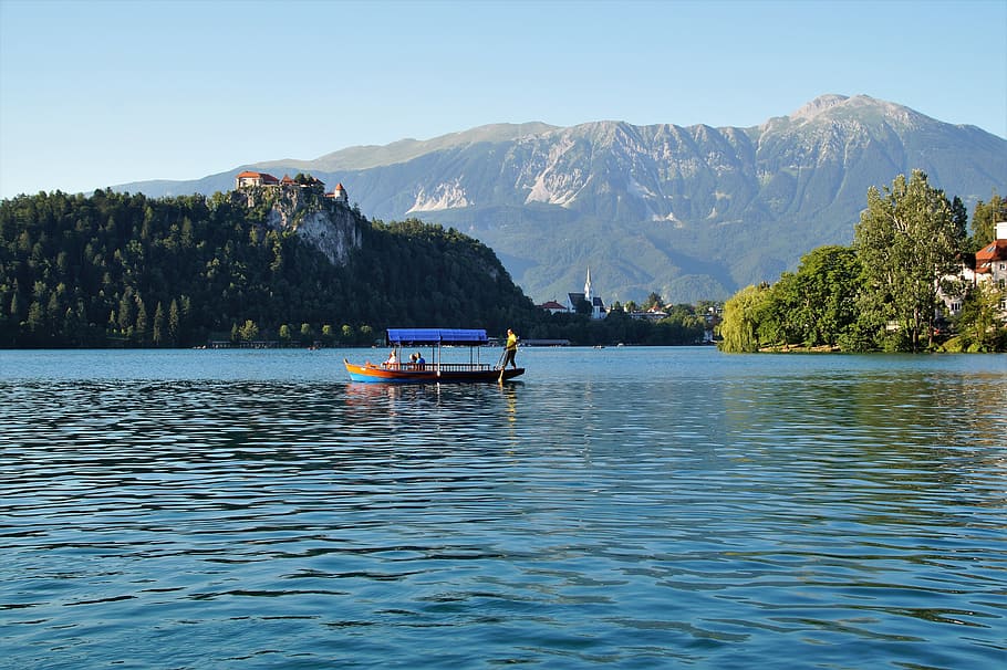 lake bled, bledský castle, bled, slovenia, castle, panorama, mountain lake, julian alps, clear water, mountain
