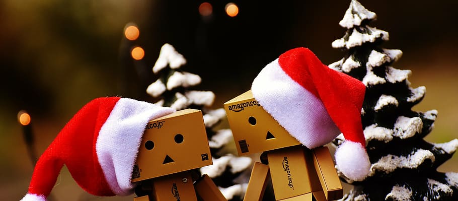 brown, cardboard robots, red, christmas hats wallpaper, danbo, christmas, figure, together, hand in hand, love