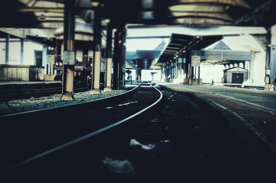 selectivo, fotografía de enfoque, ferrocarril, tren, ferrocarriles, estación, ciudad, patrón, perspectiva, pistas