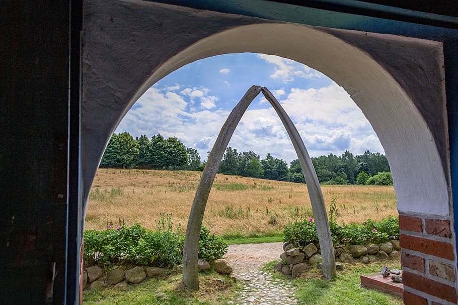 whalebone, round arch, Whalebone, round arch, freilichtmuseum keel, old house, arched door, old door, arch, sky, day