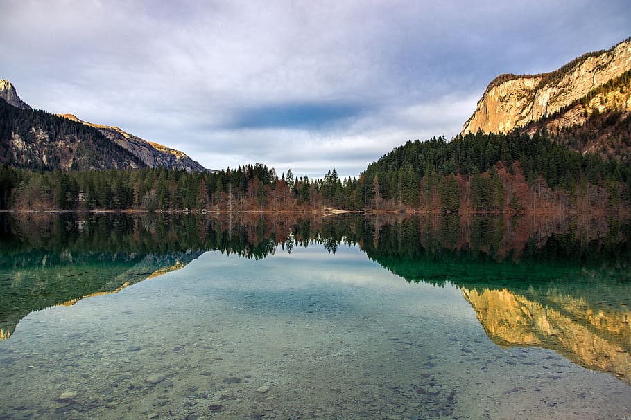reflejar, reflexión, montañas, naturaleza, nubes, agua, lago, pino, árboles, rocas