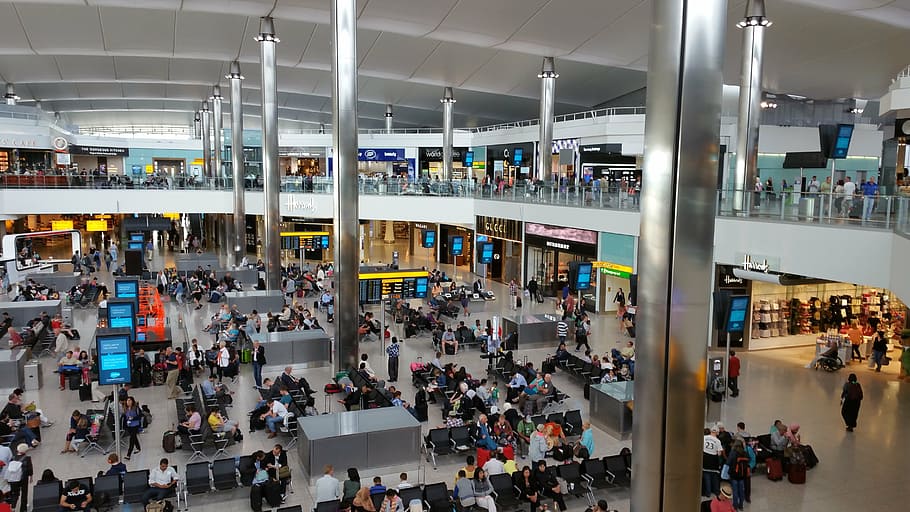 interior bandara, london, heathrow, bandara, Inggris, Britania Raya, terminal, sekelompok besar orang, kerumunan, sekelompok orang