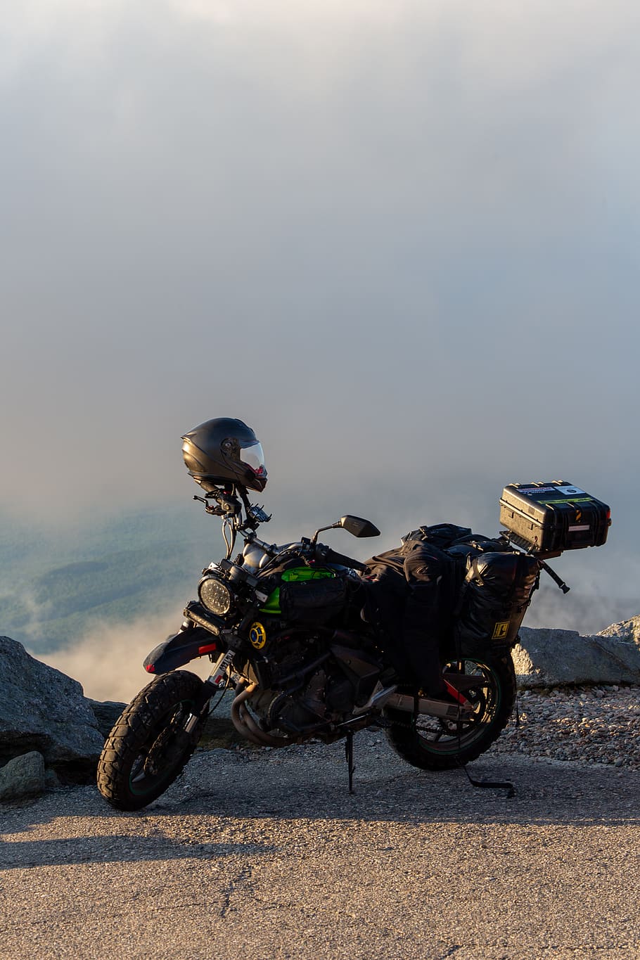 motocicleta, montaña, ver, viaje, paseo, pico, casco, moto, turismo, cielo