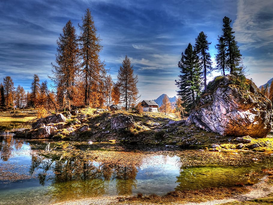 blanco, de madera, casa, trenza, azul, cielo, durante el día, Dolomitas, montañas, Italia