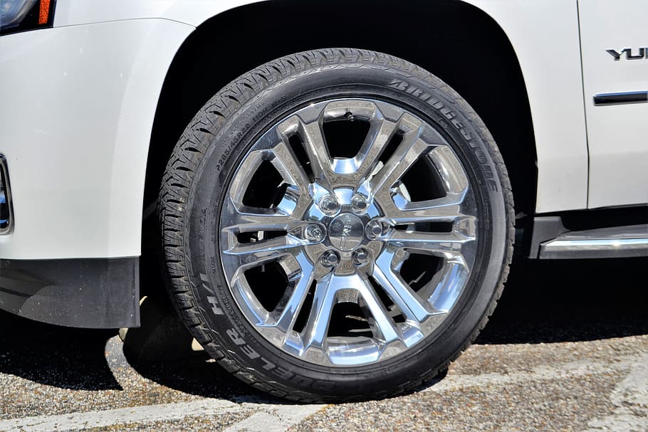 gmc yukon truck wheel, rim, tire, white, sports utility vehicle, suv, black, white truck, 4x4, 4 wheel drive