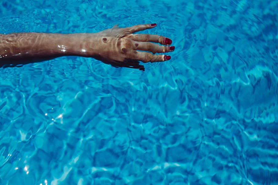 verano, agua, vacaciones, piscina, natación, agua azul, azul, rasgado, mano humana, mano
