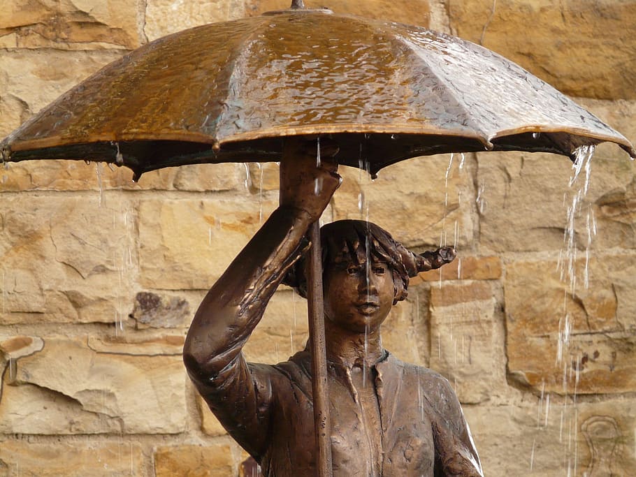 man, holding, umbrella statuette, statue, bronze, umbrella, woman, figure, metal, wet