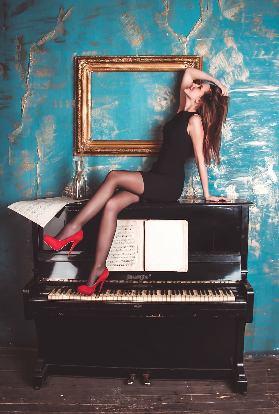 woman, top, black, upright, piano, girl, grand piano, shoes, one woman only, only women