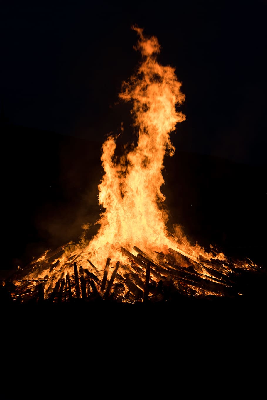fire, flame, solstice, midsummer fire festival, may fire, fellingshausen, biebertal, hot, heat, wood