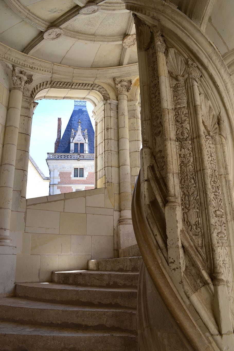 staircase, spiral staircase, château de blois, royal castle, châteaux de la loire, architecture, loire valley, built structure, building, the past