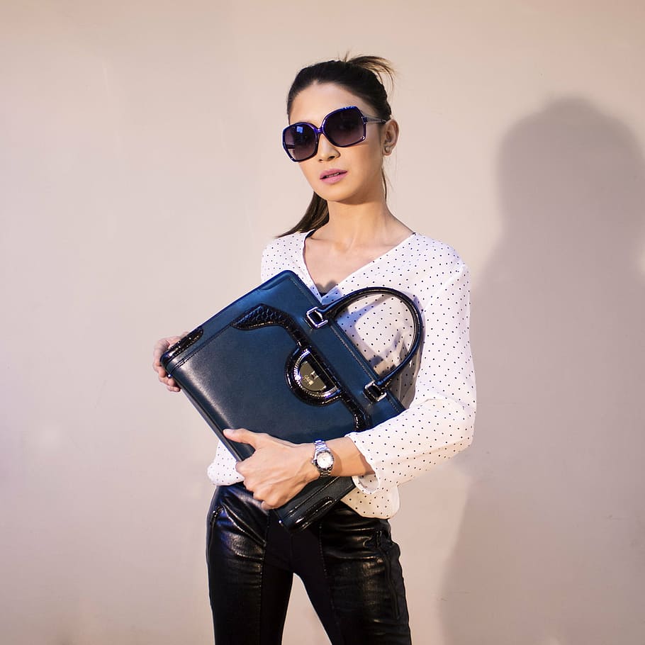 woman, wearing, sunglasses, white, v-neck, long-sleeved, shirt, carrying, bag, handbags