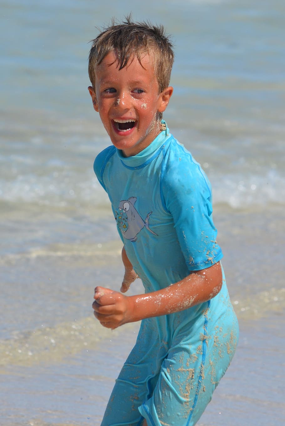 子供, 少年, 楽しみ, 笑い, 海, 人物, 人々, 紫外線耐性のある服, ビーチ, 水