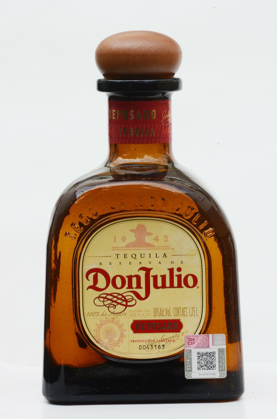 don julio tequila, premium tequila, tequila jalisco, mexican tequila, bottle, alcohol, drink, white background, studio shot, container