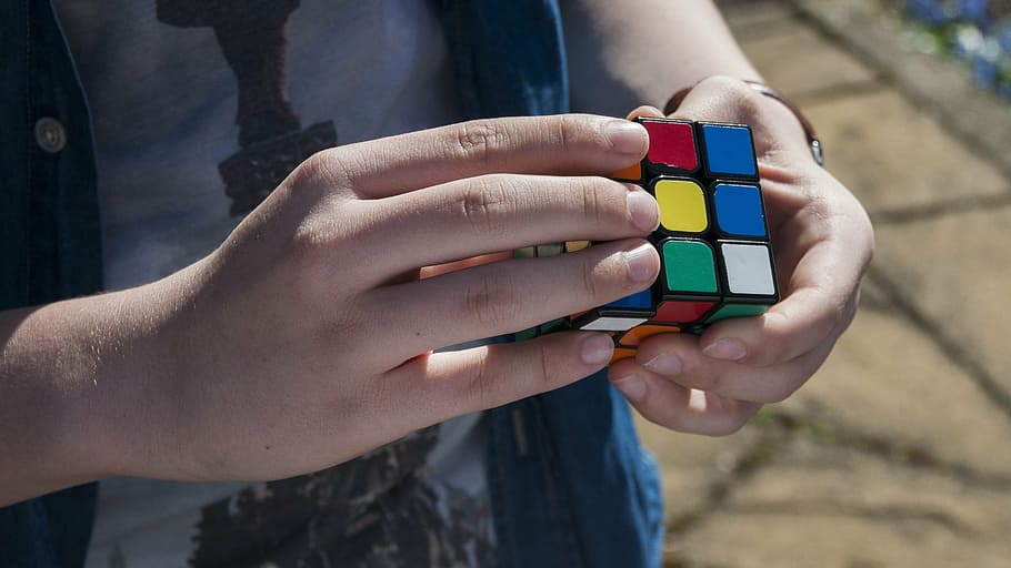 persona, tenencia, Rubik, cubo, mano, chico, joven, juventud, dedos, rompecabezas